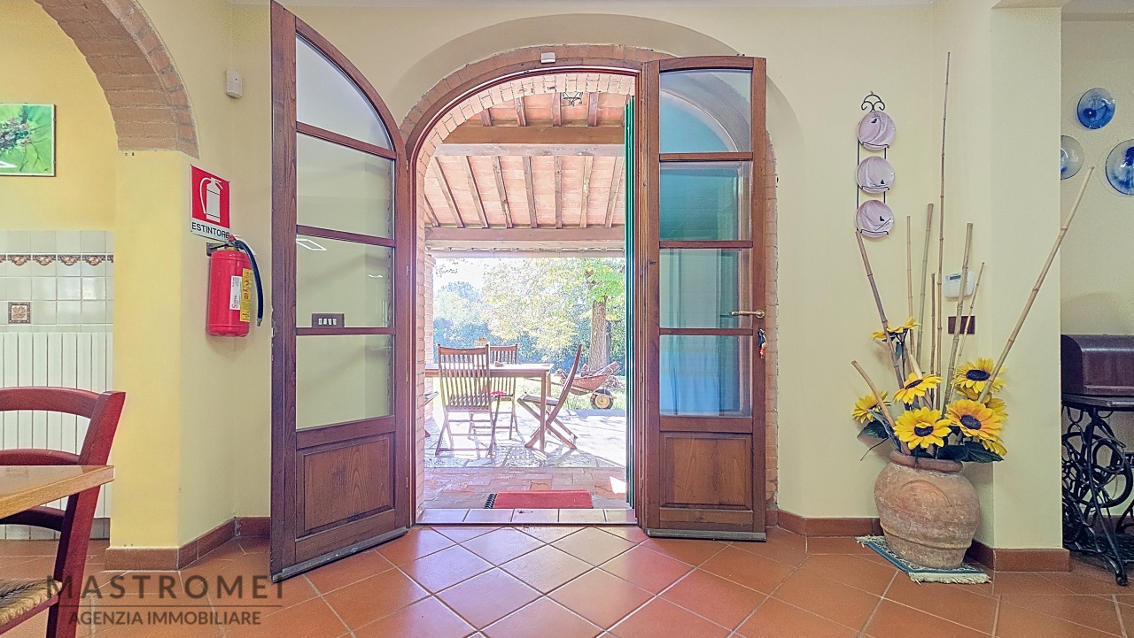 Rustico con giardino in via del valico, Altopascio