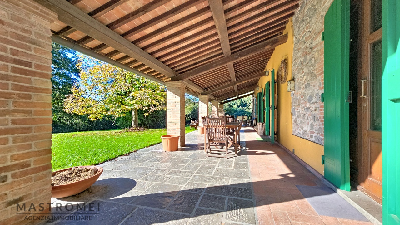 Rustico con giardino in via del valico, Altopascio