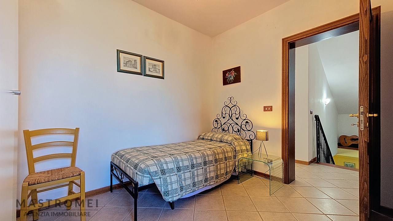 Rustico con giardino in via del valico, Altopascio