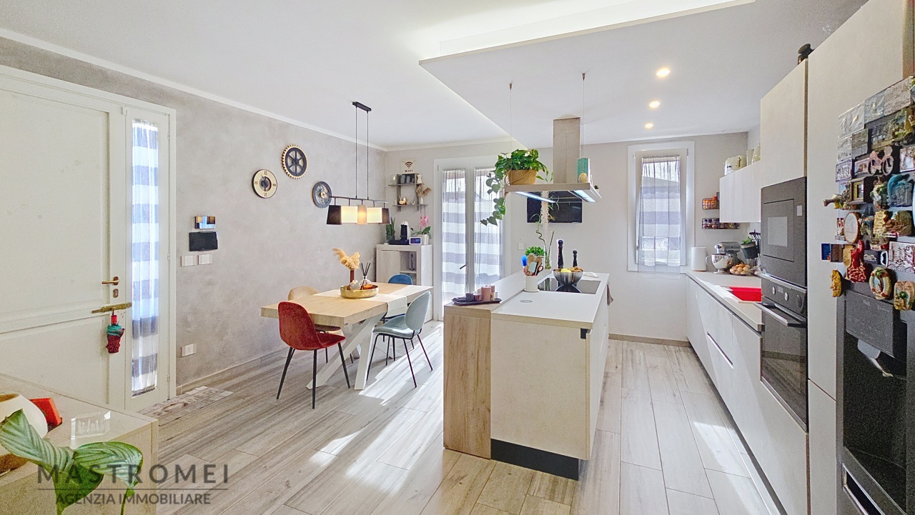 Villa con giardino in via ulivi, Castelfranco di Sotto