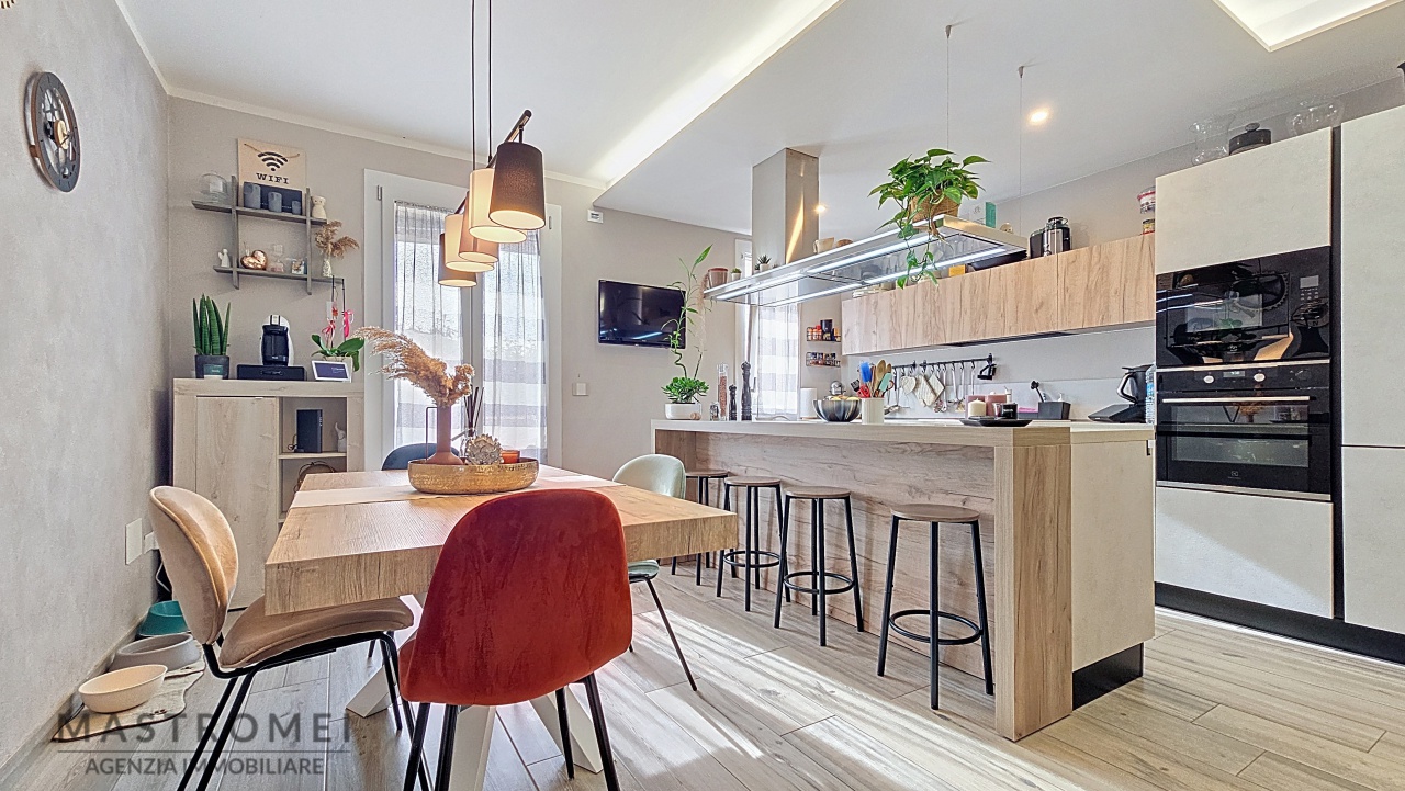 Villa con giardino in via ulivi, Castelfranco di Sotto