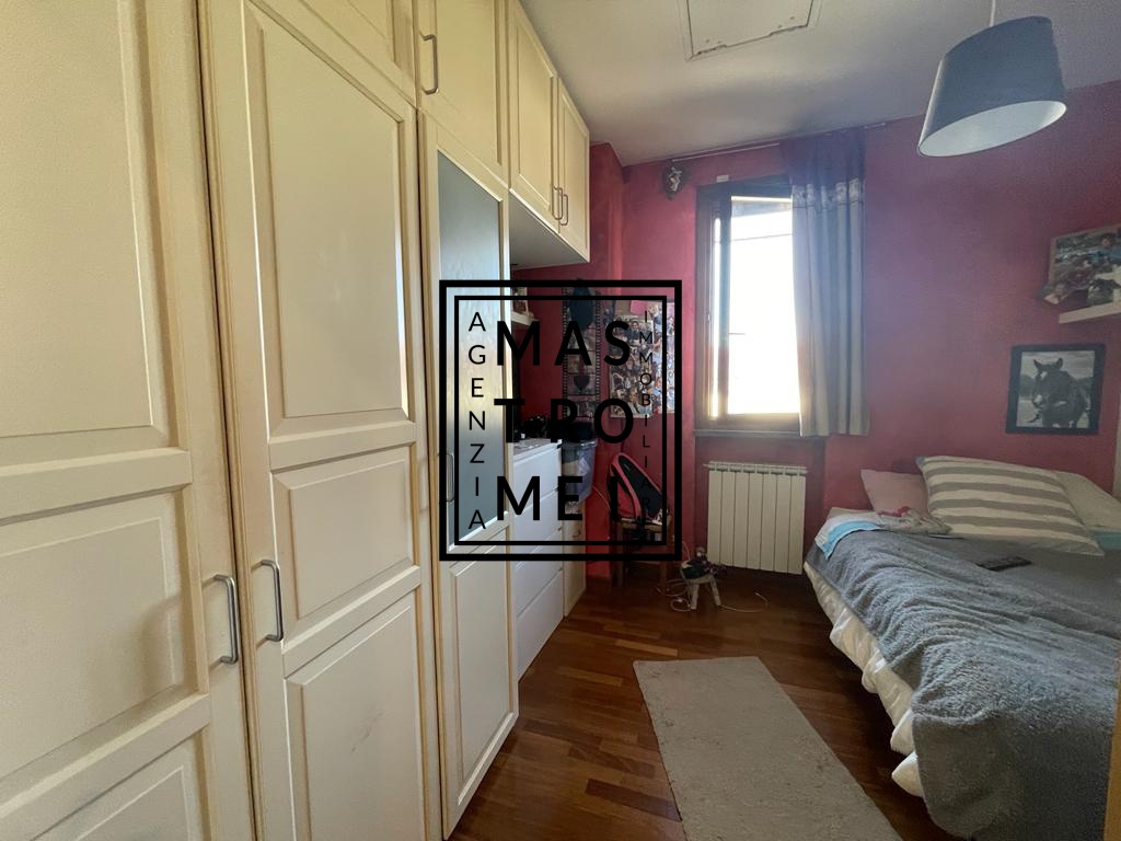 Villa con giardino in via regione marche, Altopascio