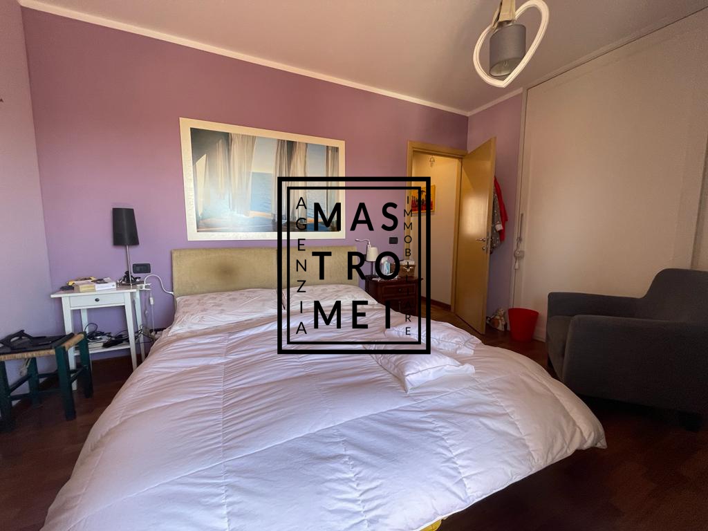 Villa con giardino in via regione marche, Altopascio