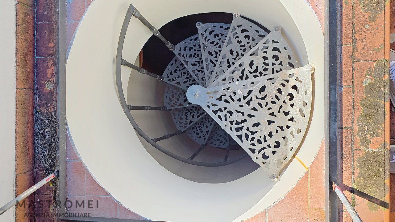 Villa con giardino in via del marginone 13, Montecarlo