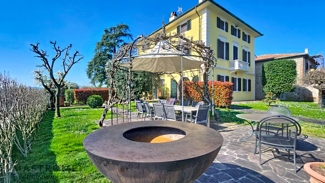 Villa con giardino in via del marginone 13, Montecarlo