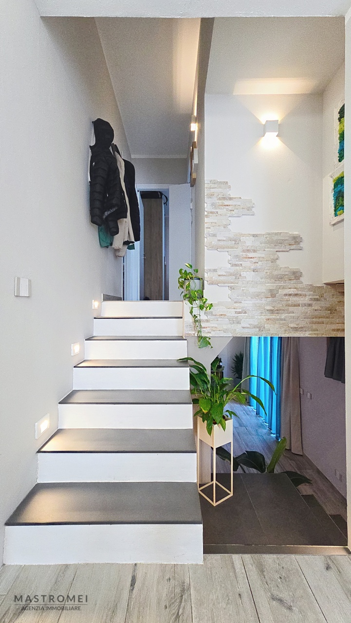 Villa con giardino in via ulivi, Altopascio