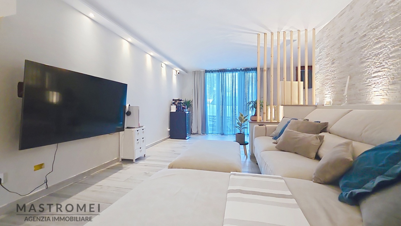 Villa con giardino in via ulivi, Altopascio