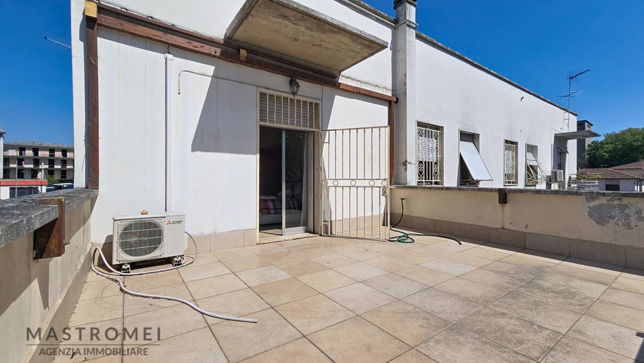 Appartamento con terrazzo in via marconi, Altopascio