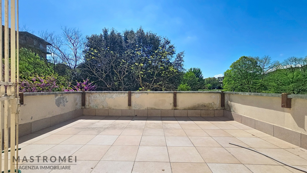 Appartamento con terrazzo in via marconi, Altopascio