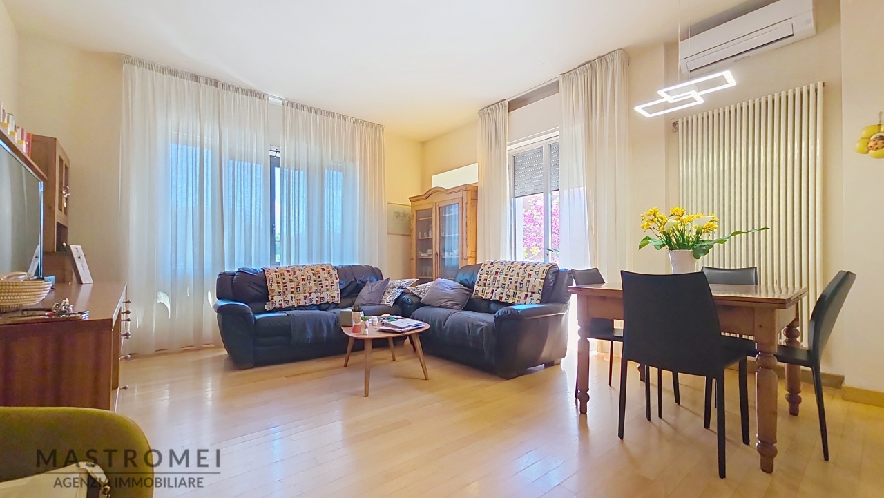 Appartamento con terrazzo in via marconi, Altopascio