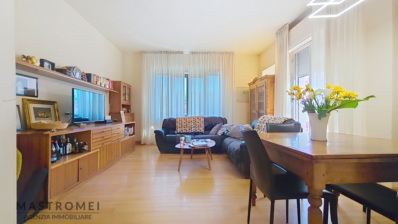 Appartamento con terrazzo in via marconi, Altopascio