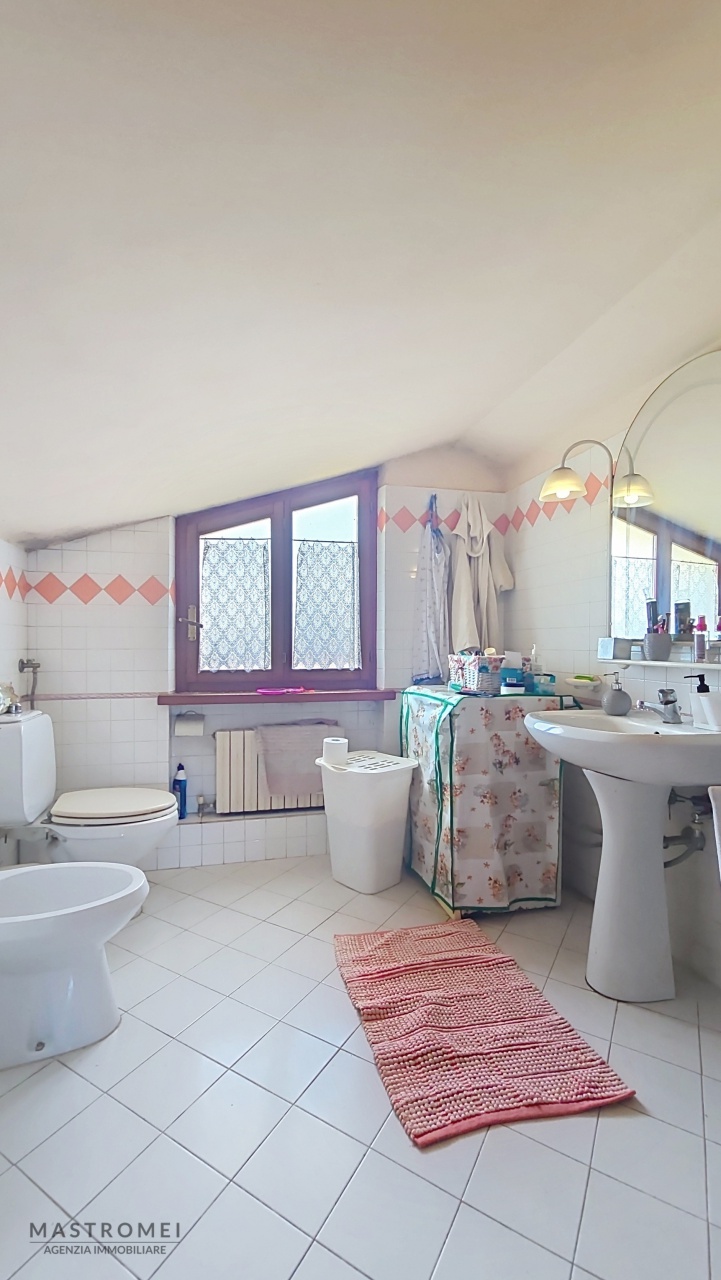 Villa con giardino in via corte nardi, Castelfranco di Sotto