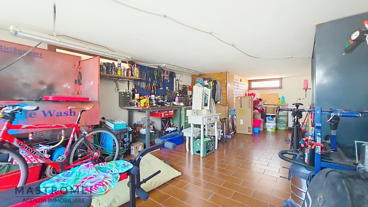 Villa con giardino in via corte nardi, Castelfranco di Sotto