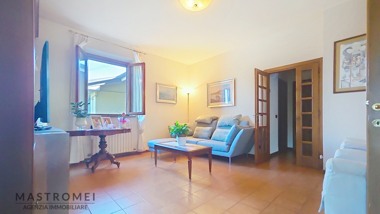 Casa indipendente con giardino in via lucchese romana, Altopascio