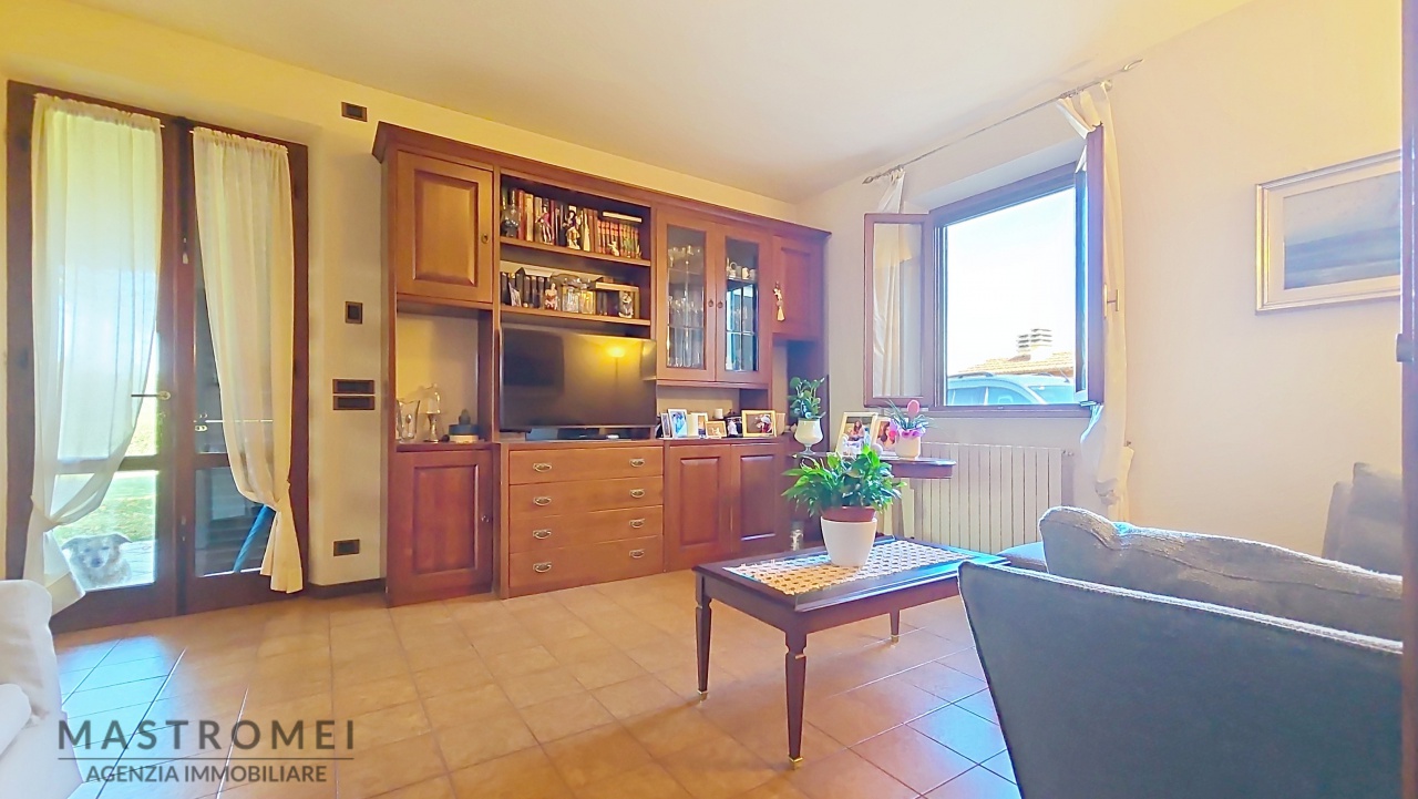 Casa indipendente con giardino in via lucchese romana, Altopascio