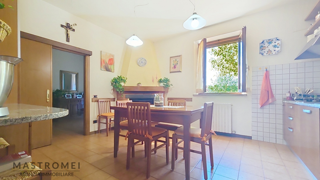 Casa indipendente con giardino in via lucchese romana, Altopascio