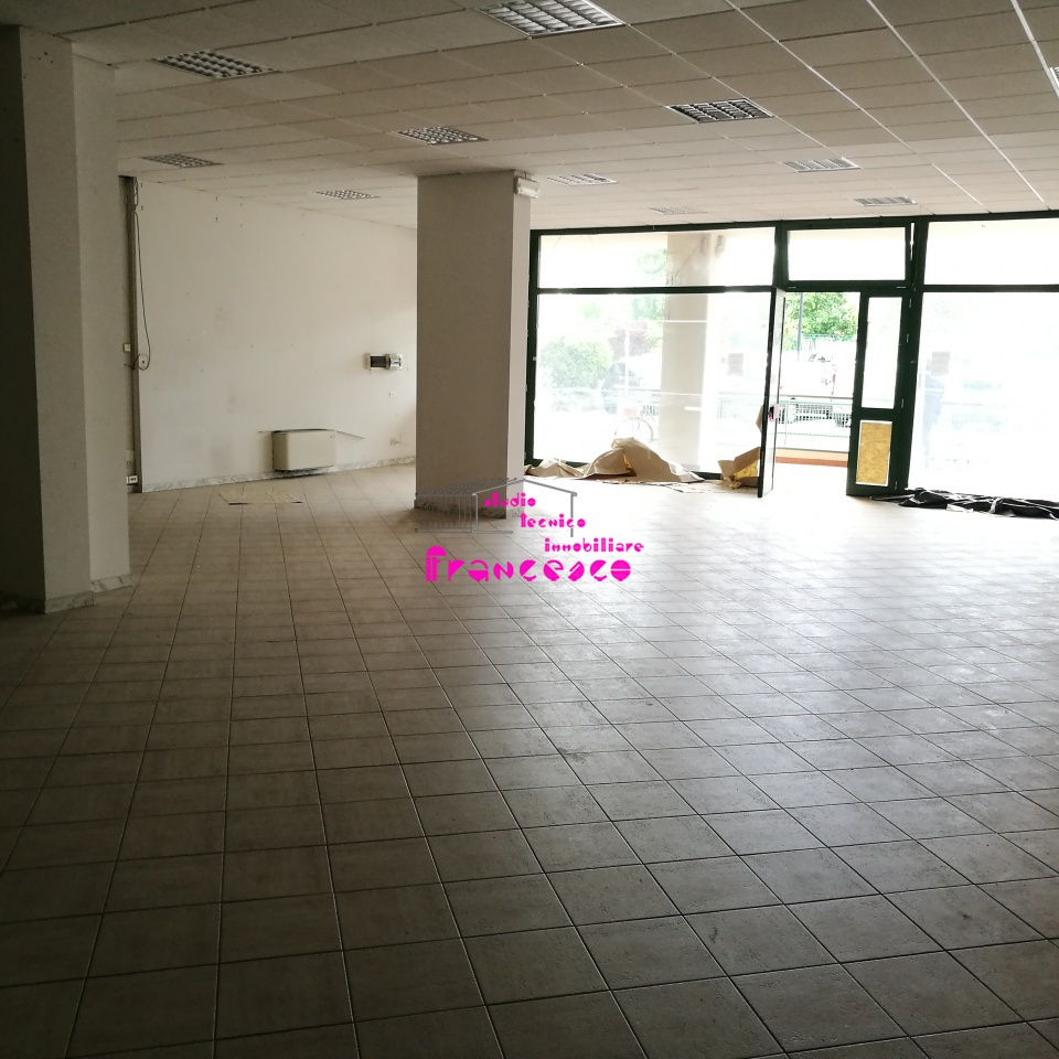 Commerciale Altro in affitto a Empoli, Cortenuova