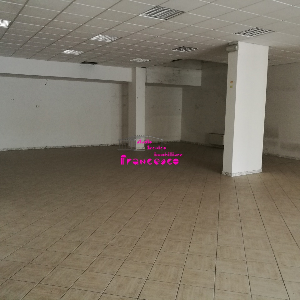 Commerciale Altro in affitto a Empoli, Cortenuova