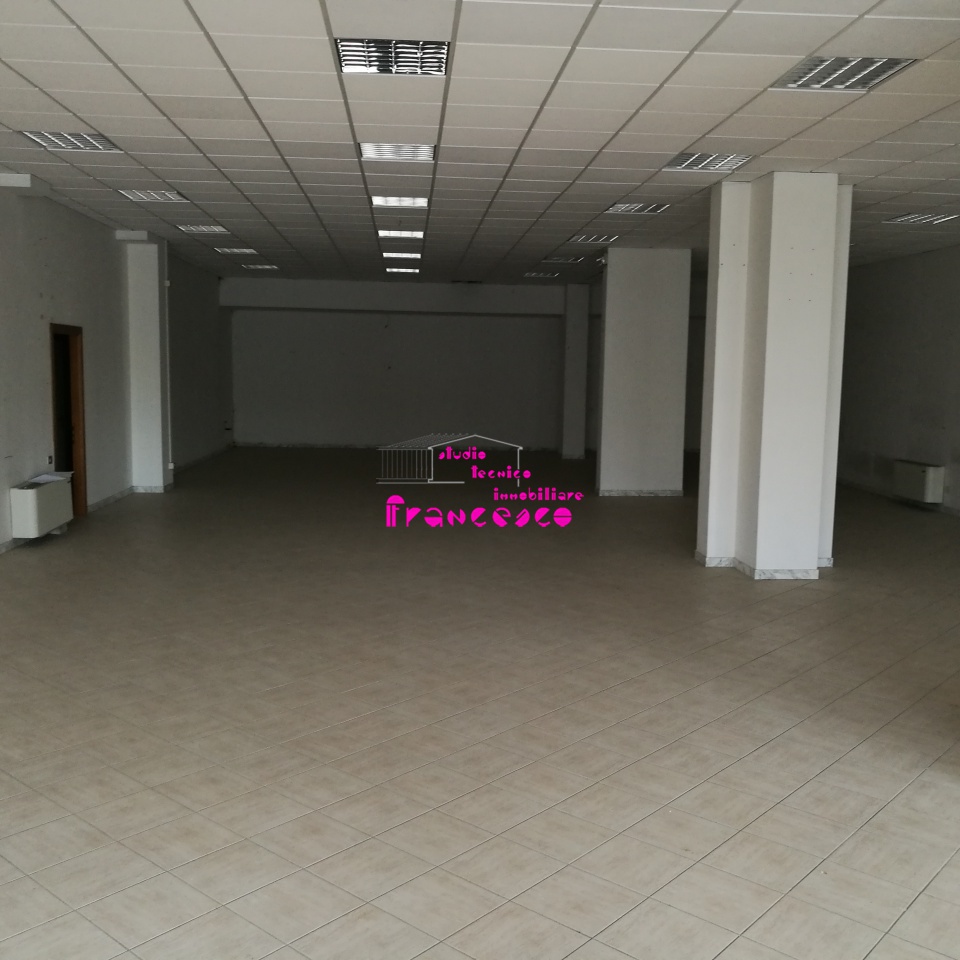 Commerciale Altro in affitto a Empoli, Cortenuova