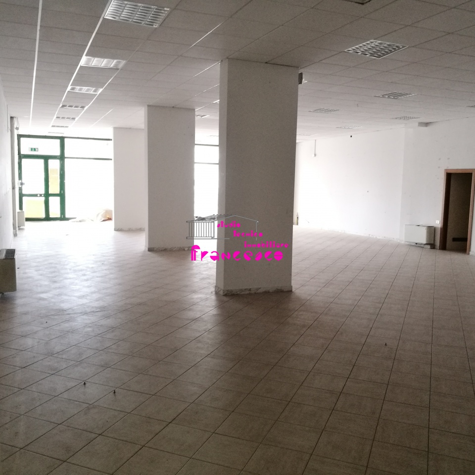 Commerciale Altro in affitto a Empoli, Cortenuova