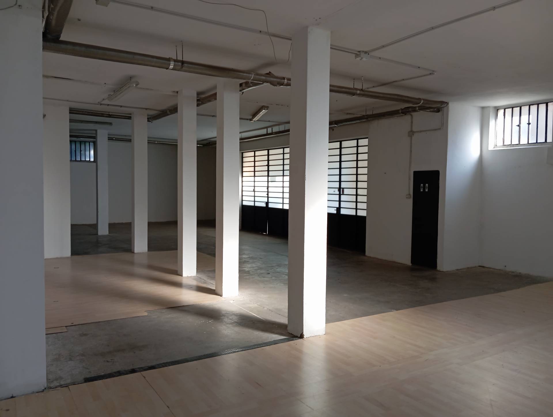 Magazzino in vendita a Prato
