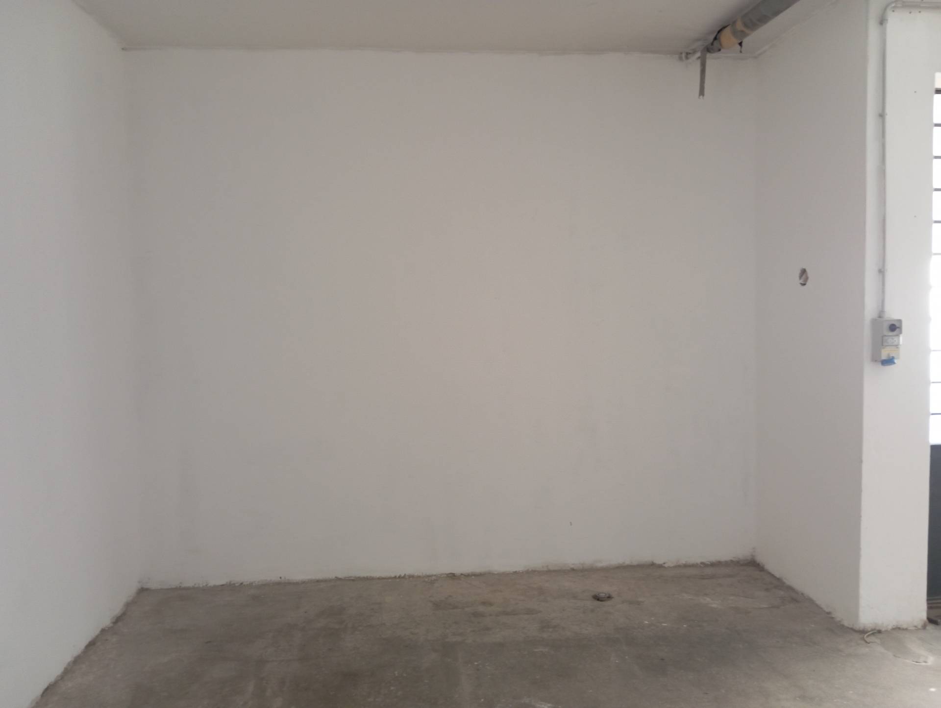 Magazzino in vendita a Prato