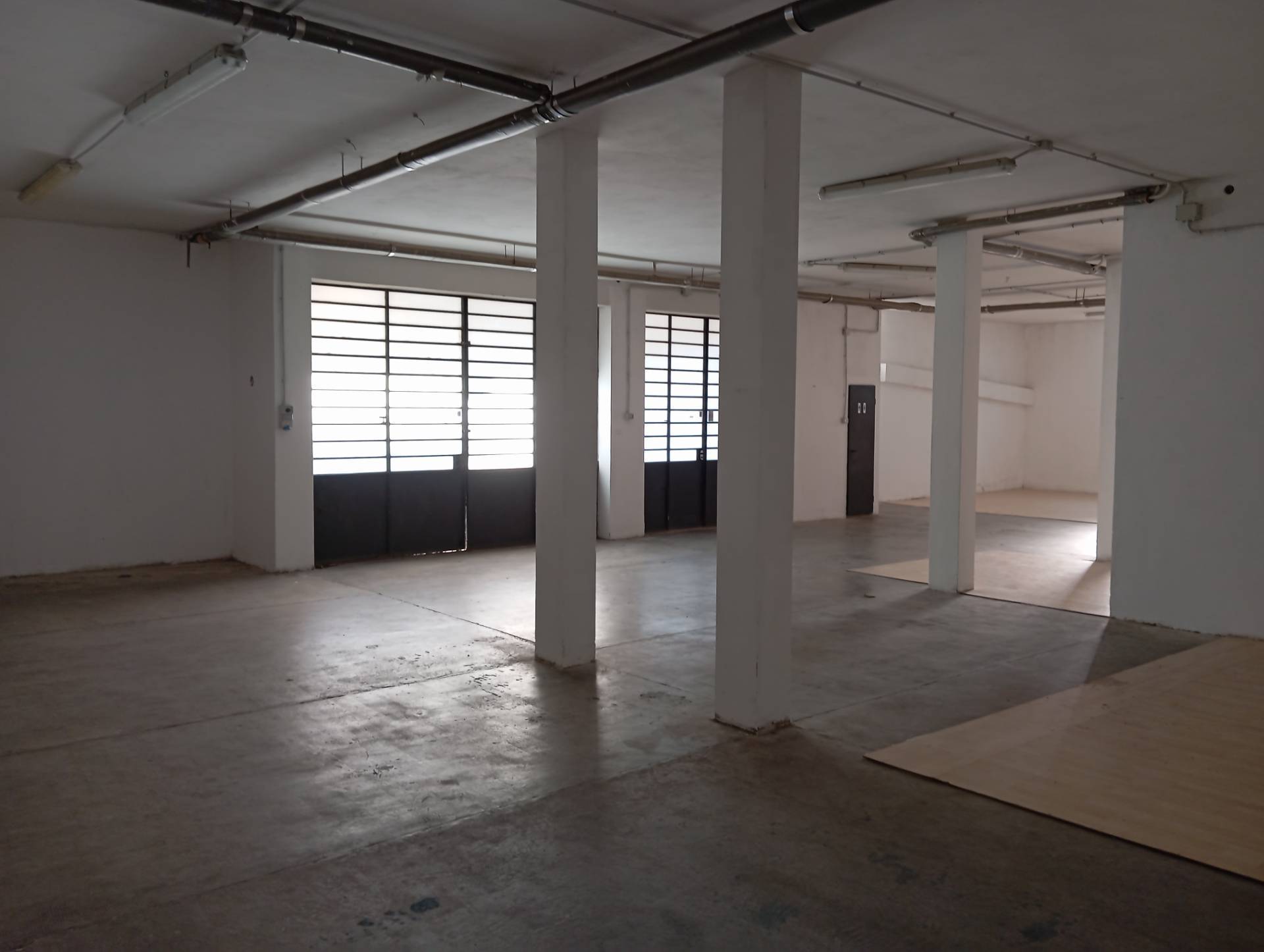 Magazzino in vendita a Prato