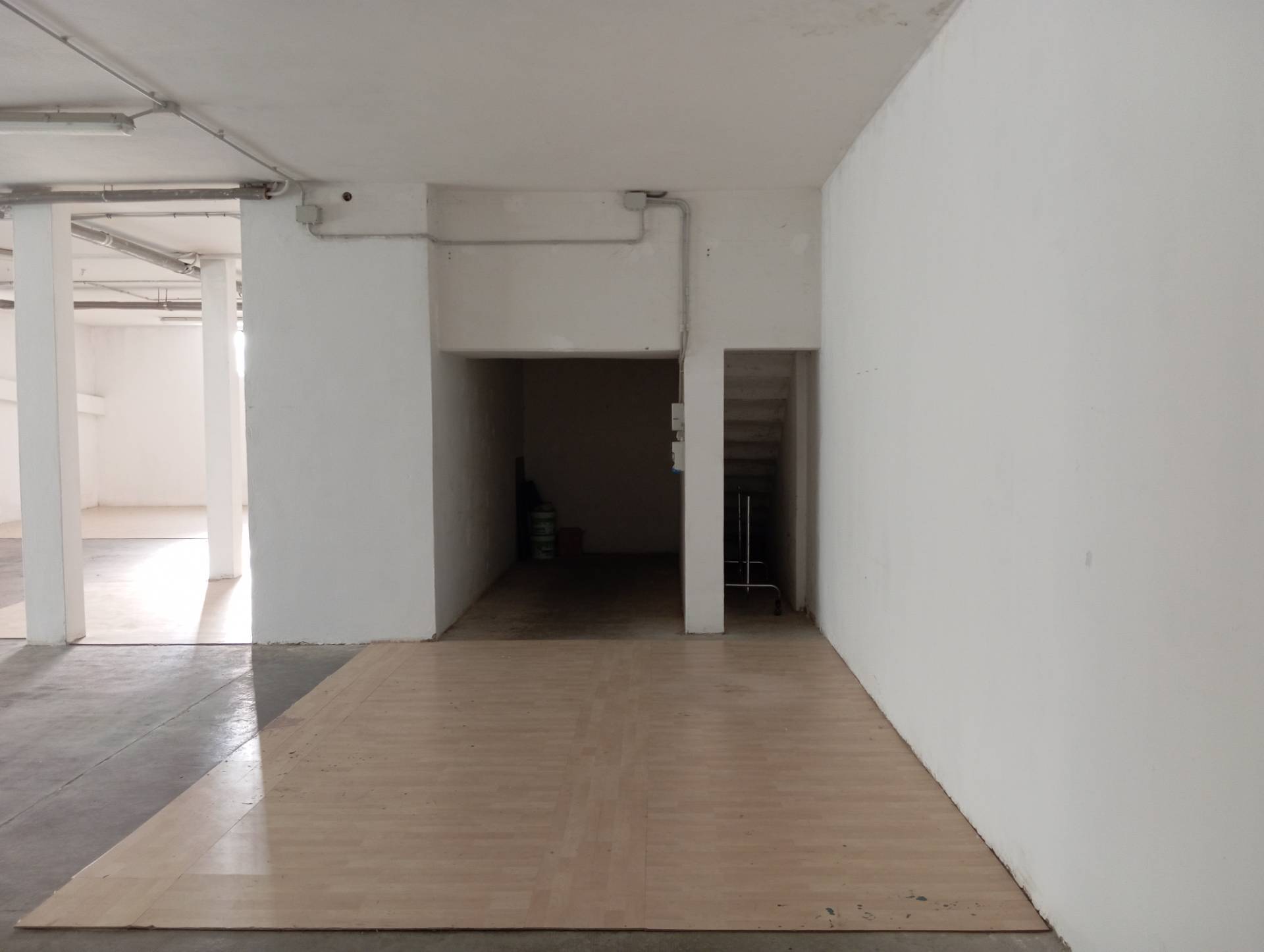 Magazzino in vendita a Prato