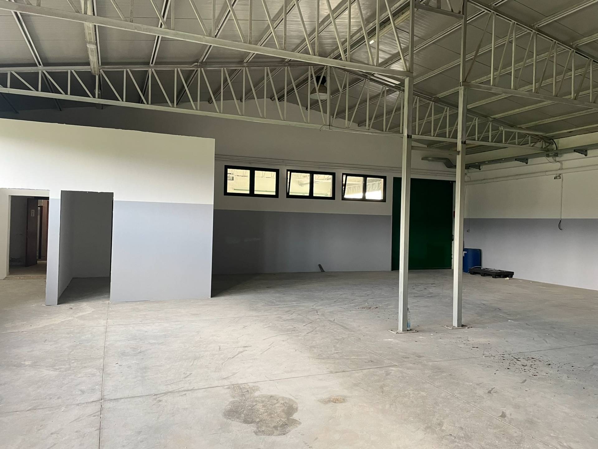 Capannone in vendita a Calenzano