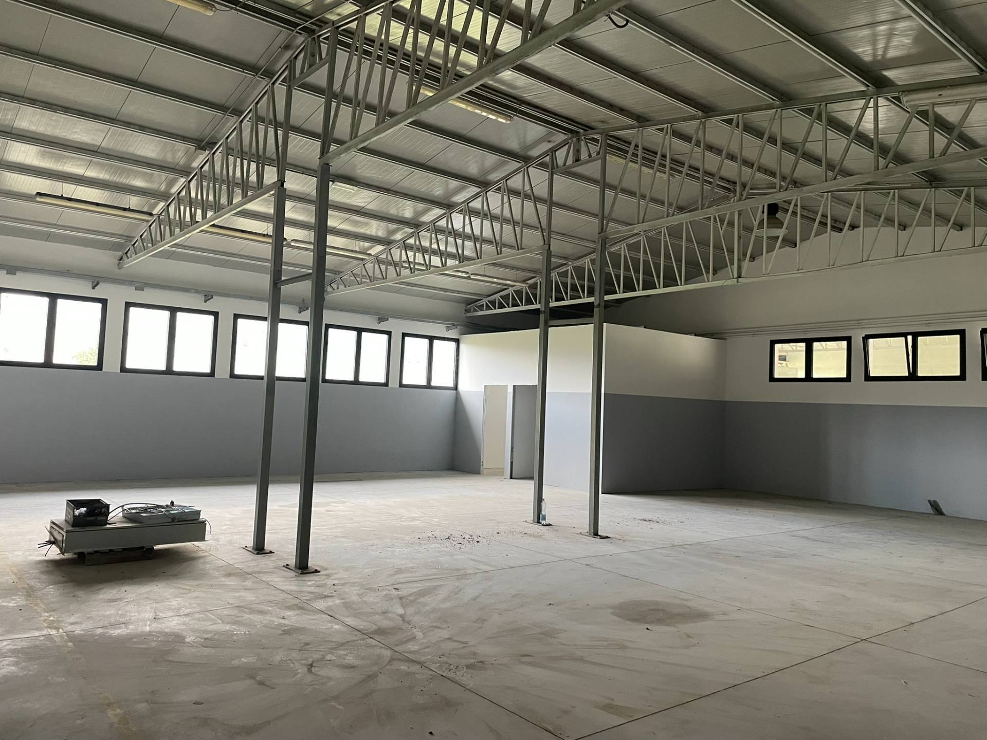 Capannone in vendita a Calenzano