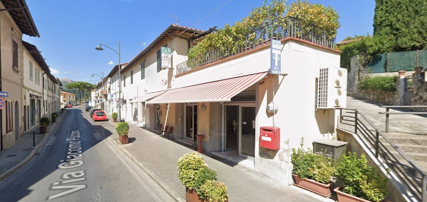 Locale commerciale in affitto a Calenzano