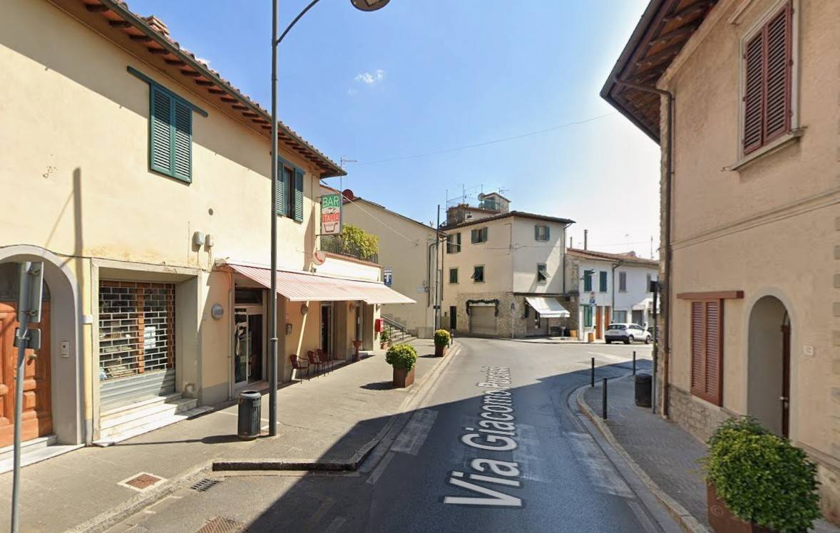 Locale commerciale in affitto a Calenzano