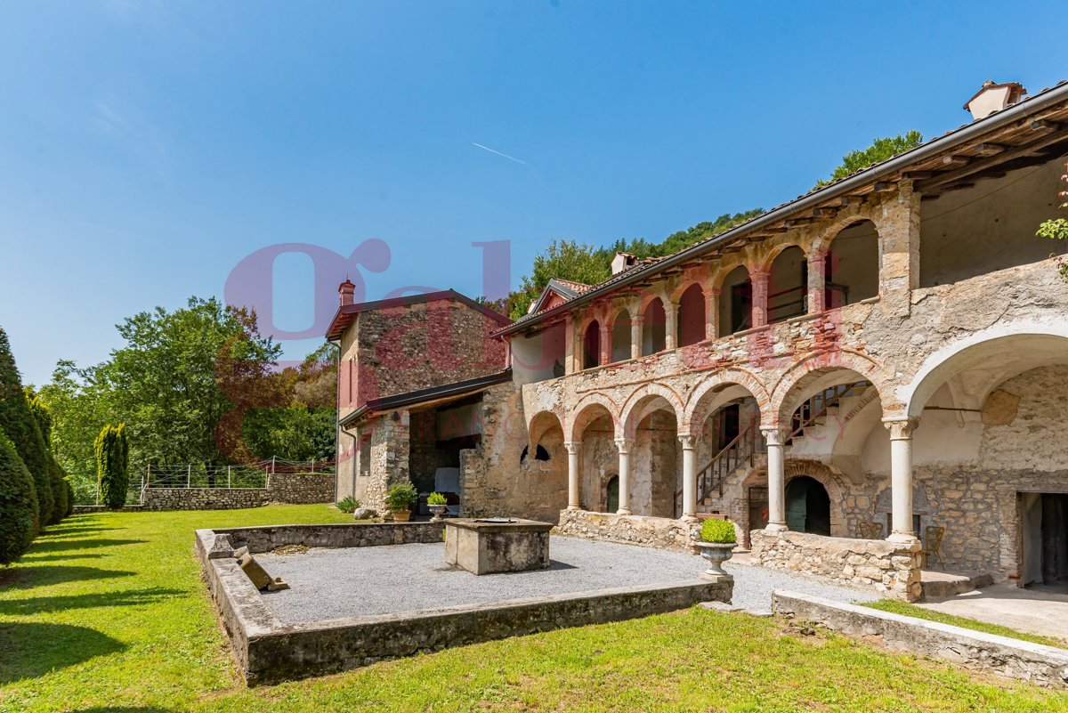 Stabile/Palazzo in vendita a Borgo di Terzo