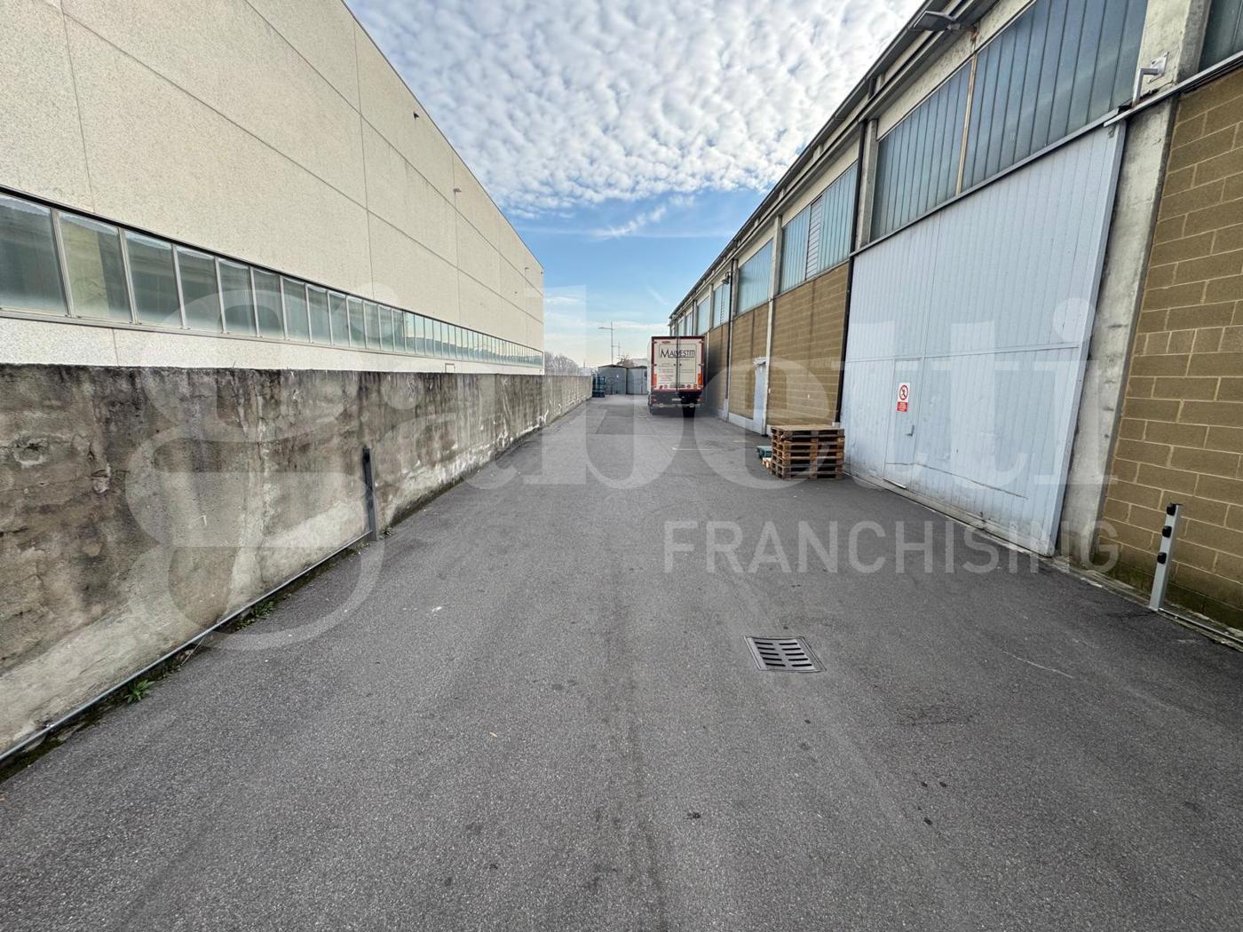 Capannone in affitto a Lallio