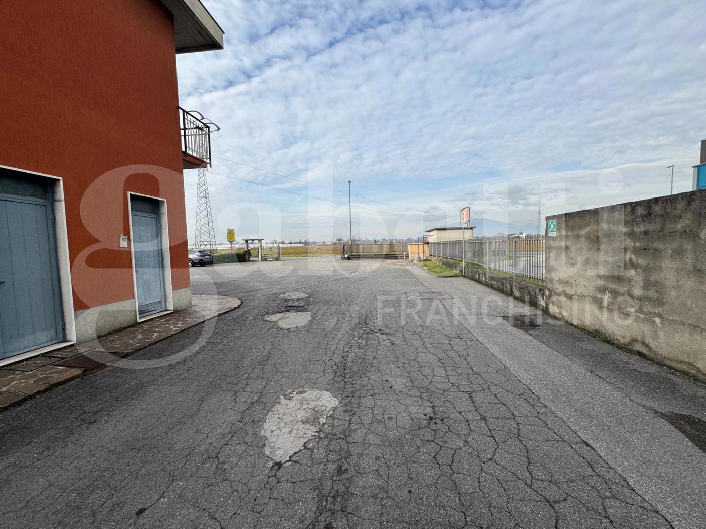 Capannone in affitto a Lallio