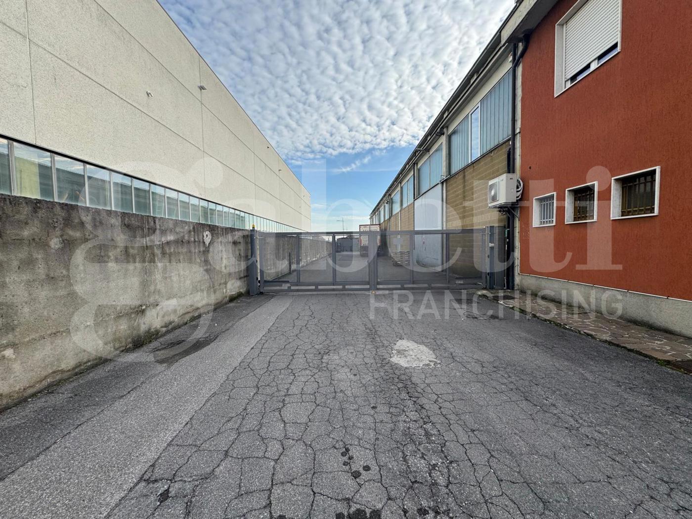 Capannone in affitto a Lallio