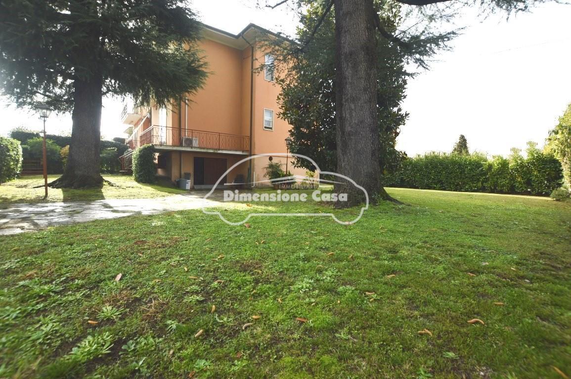 Villa Bifamiliare con giardino, Lucca antraccoli