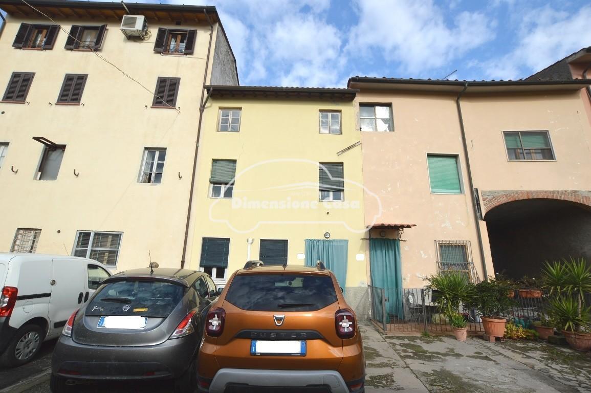 Casa indipendente da ristrutturare, Lucca antraccoli