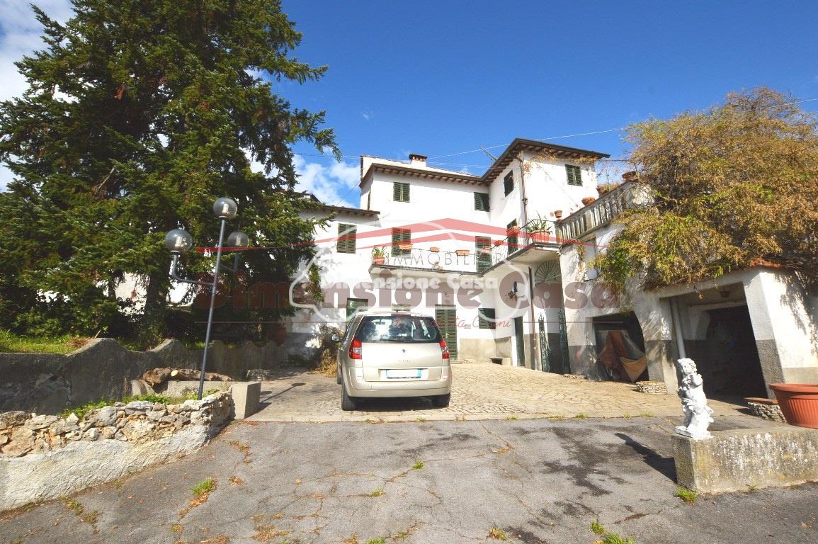 Casa indipendente con giardino, Capannori matraia