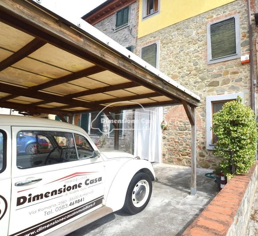 Casa indipendente con giardino, Capannori lammari