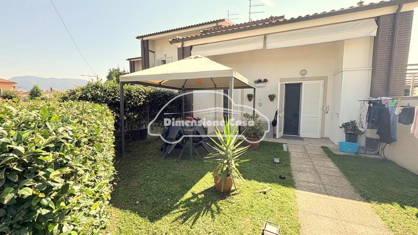 casa indipendente in vendita a Lucca in zona San Cassiano a Vico