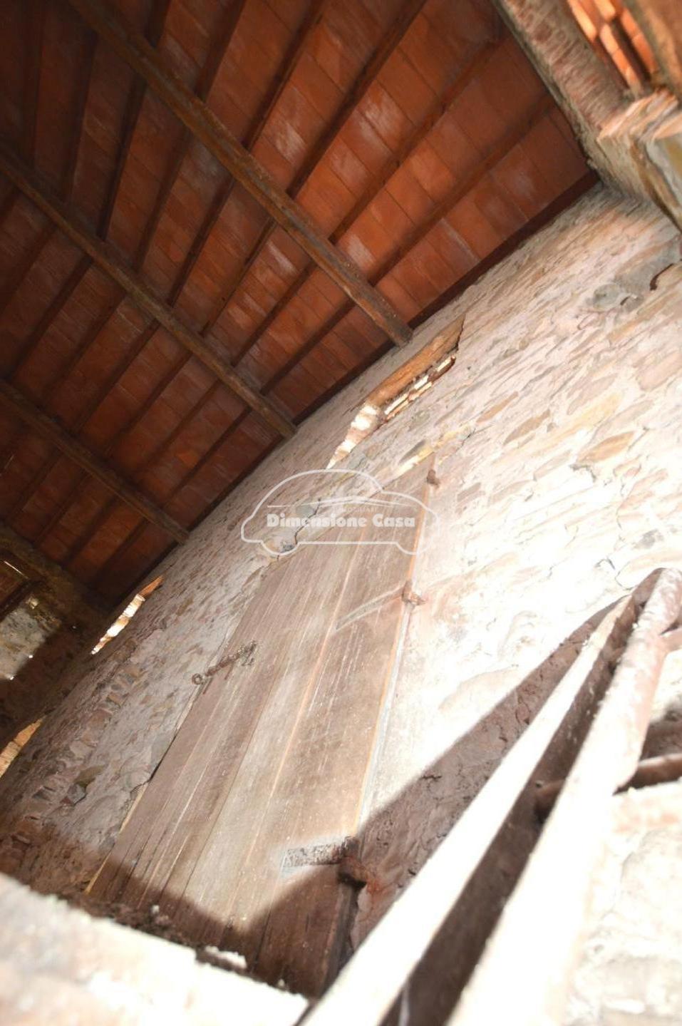 Casa indipendente da ristrutturare, Lucca mugnano