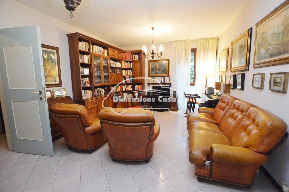 Appartamento con terrazzo, Lucca san vito