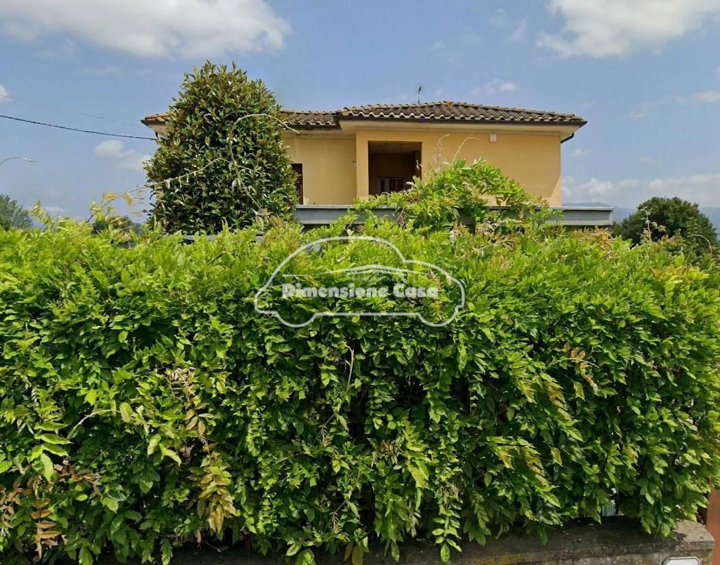 Villa Bifamiliare con giardino, Lucca santissima annunziata