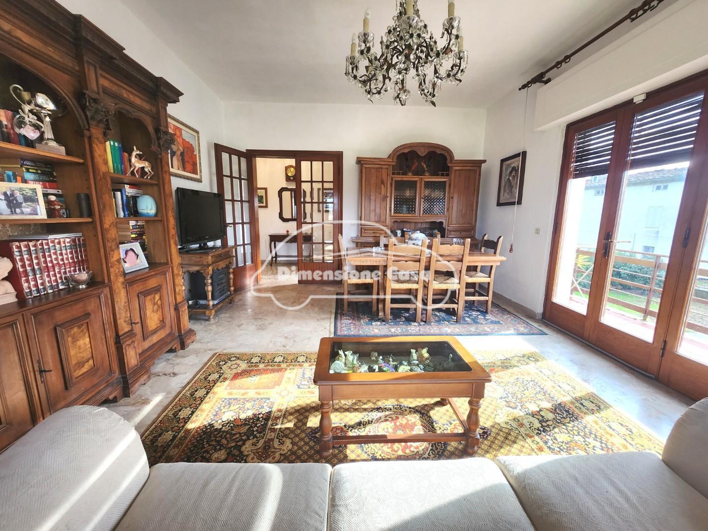 Villa Bifamiliare con giardino, Lucca santissima annunziata