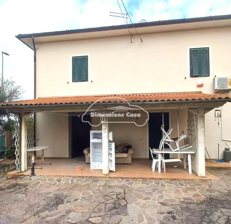 Villa con giardino, Montecarlo turchetto