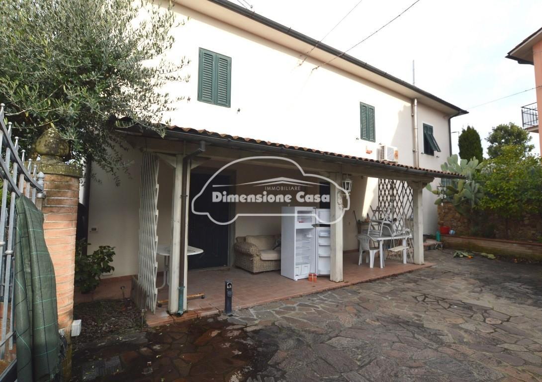 Villa con giardino, Montecarlo turchetto