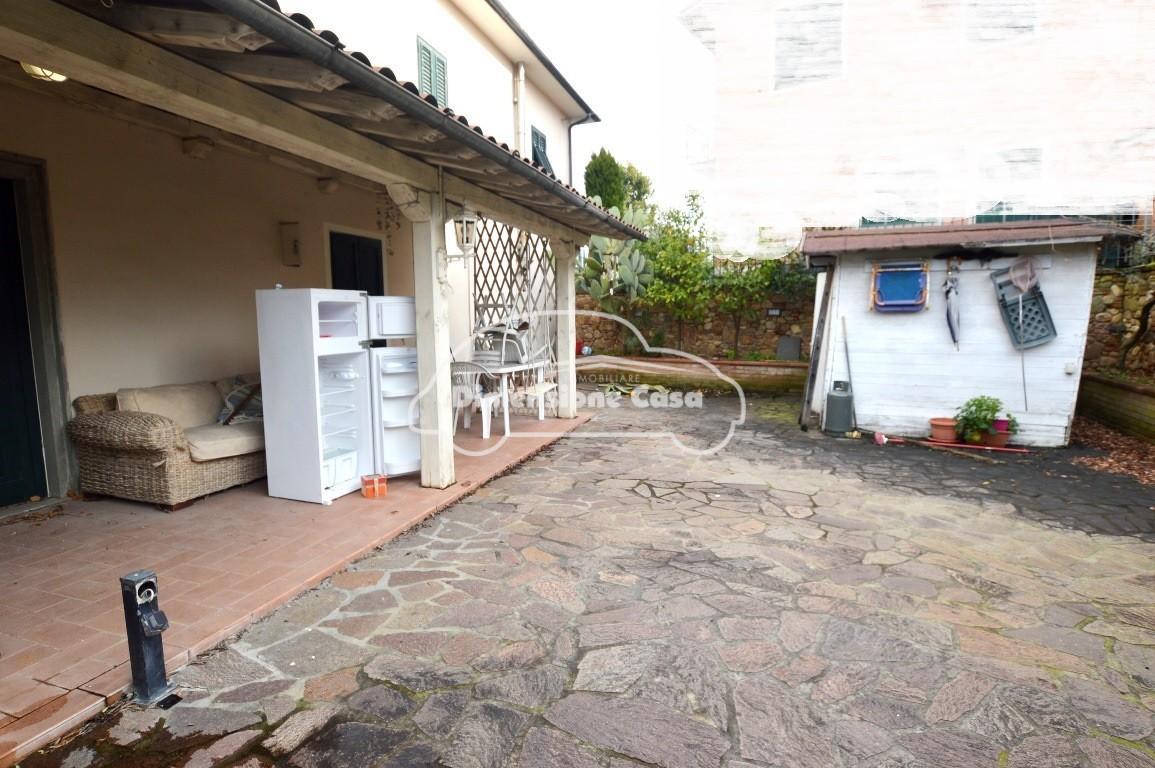 Villa con giardino, Montecarlo turchetto