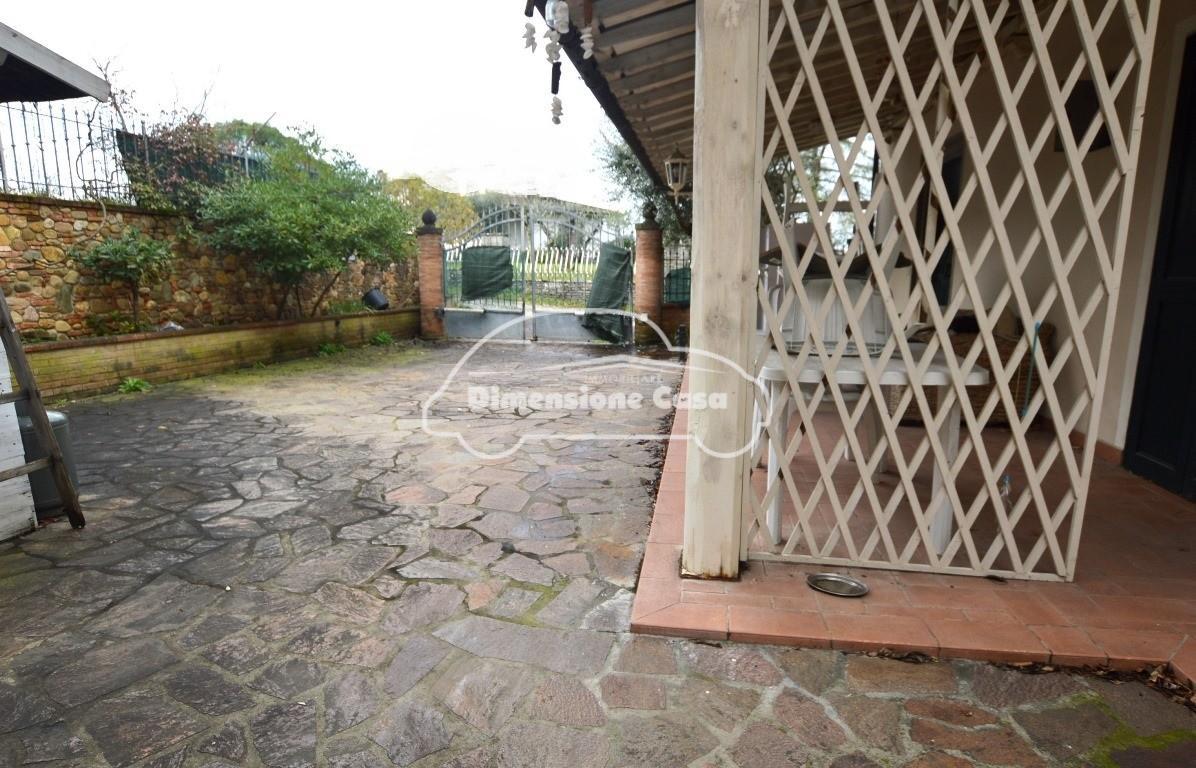 Villa con giardino, Montecarlo turchetto