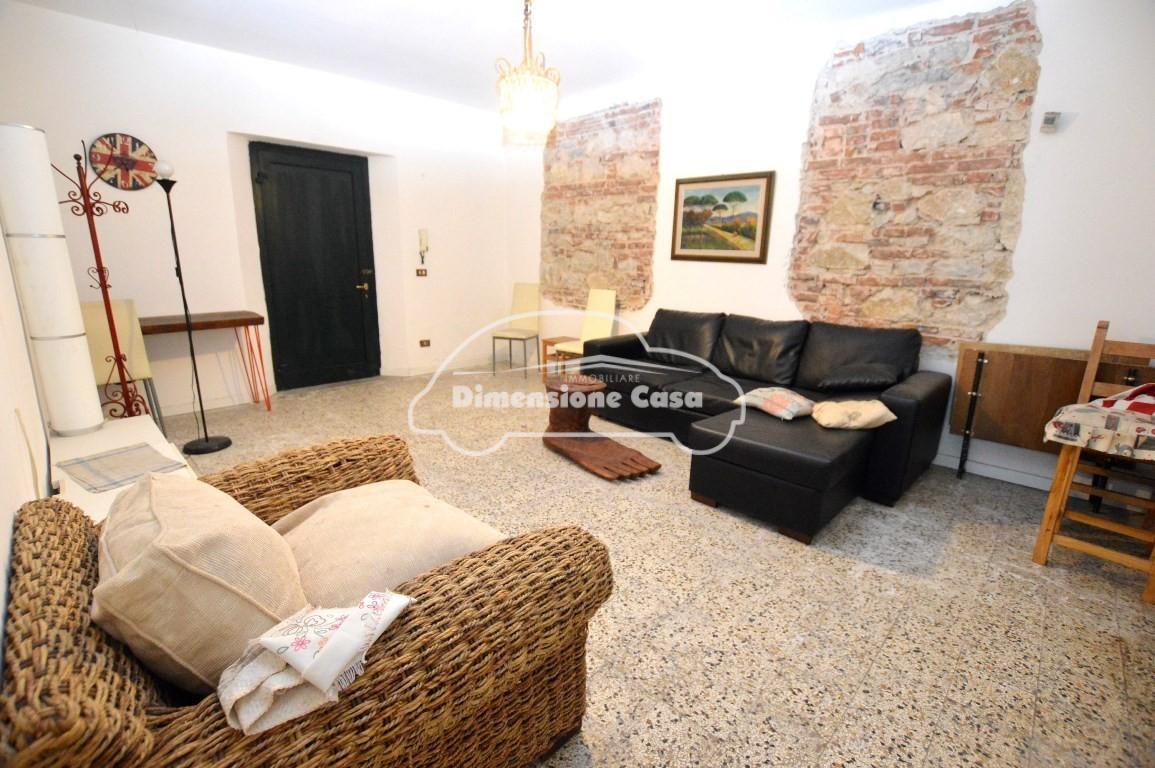 Villa con giardino, Montecarlo turchetto